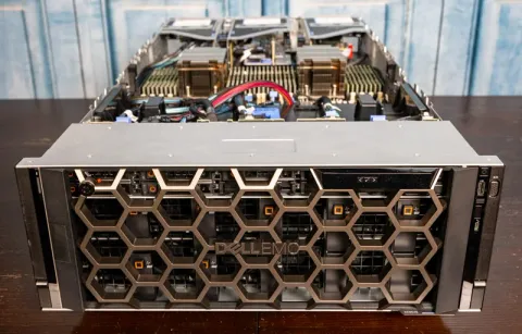 Dell PowerEdge XE8545 Yapay Zeka Sunucusu