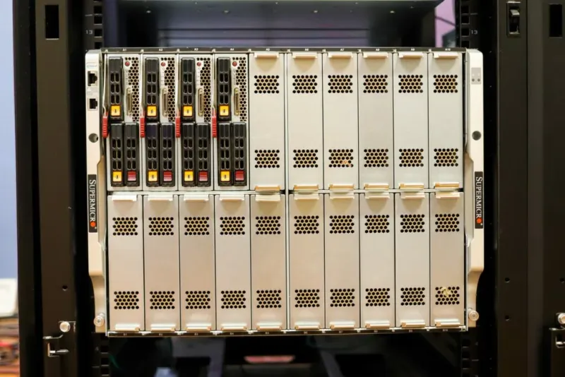 Supermicro SuperBlade 8U Şasi